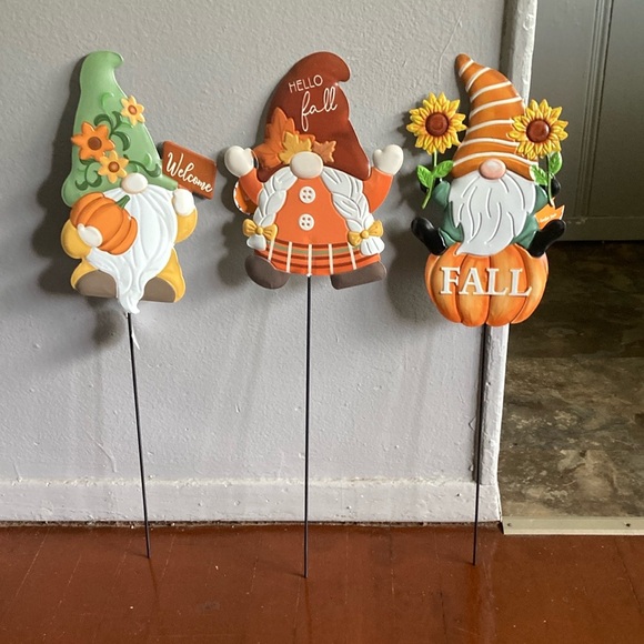 BNWT- Set of 3- Welcome, Hello Fall & Fall- Gnome Metal Yard or Lawn Stakes - Picture 1 of 17